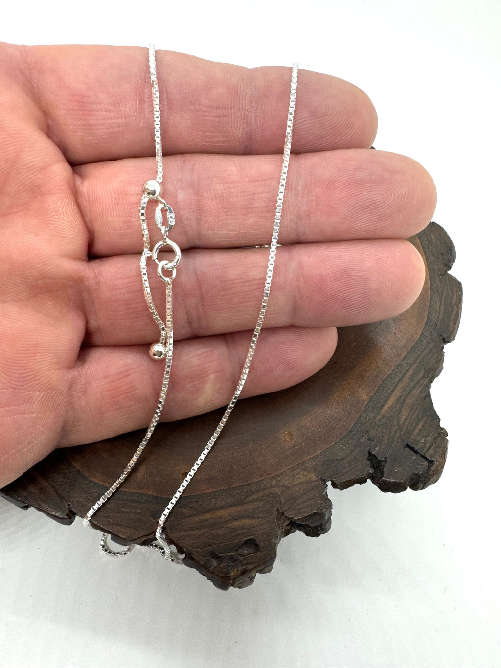 30” adjustable Italian box chain.