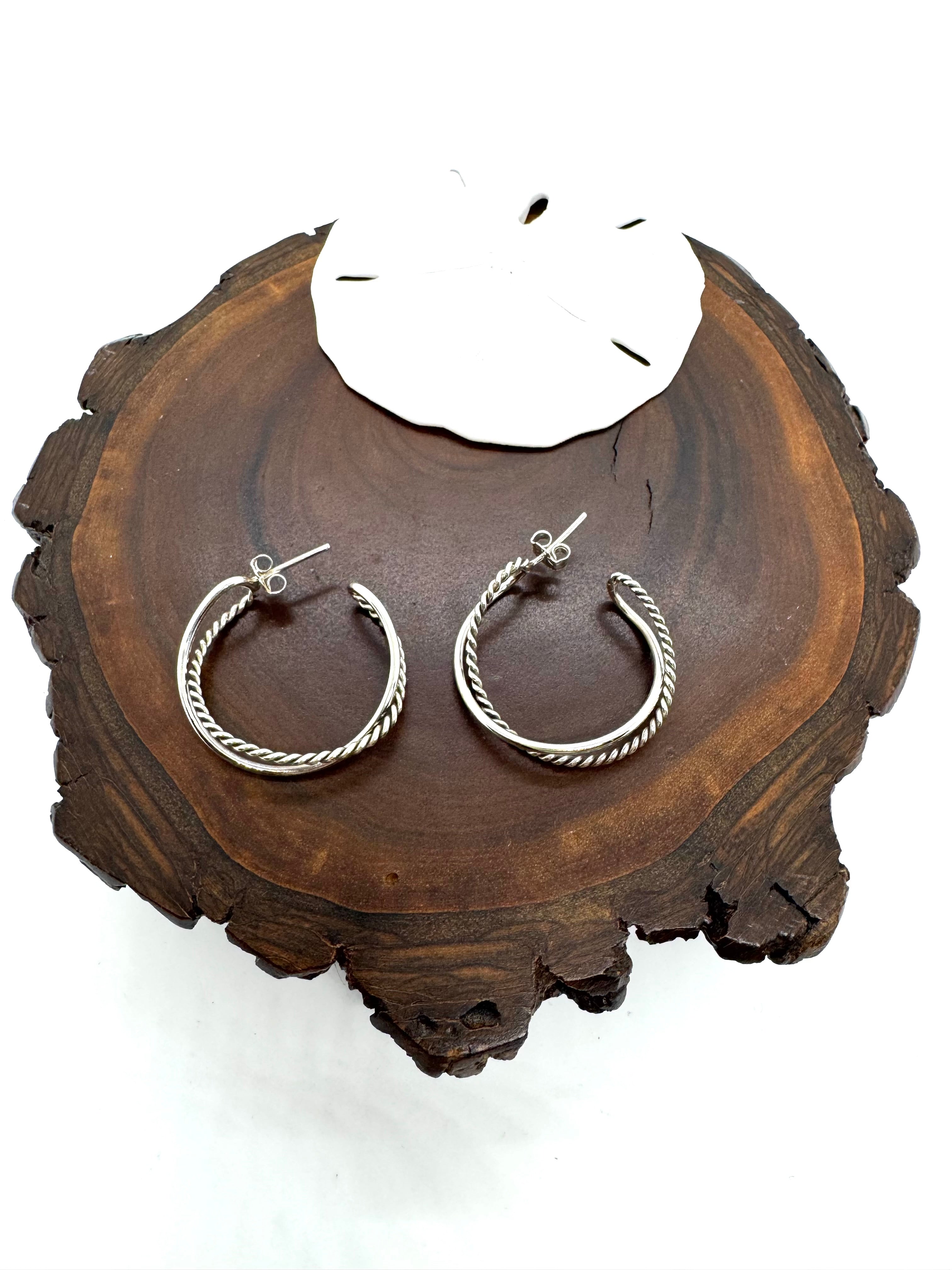 Timeless hoop, post earrings