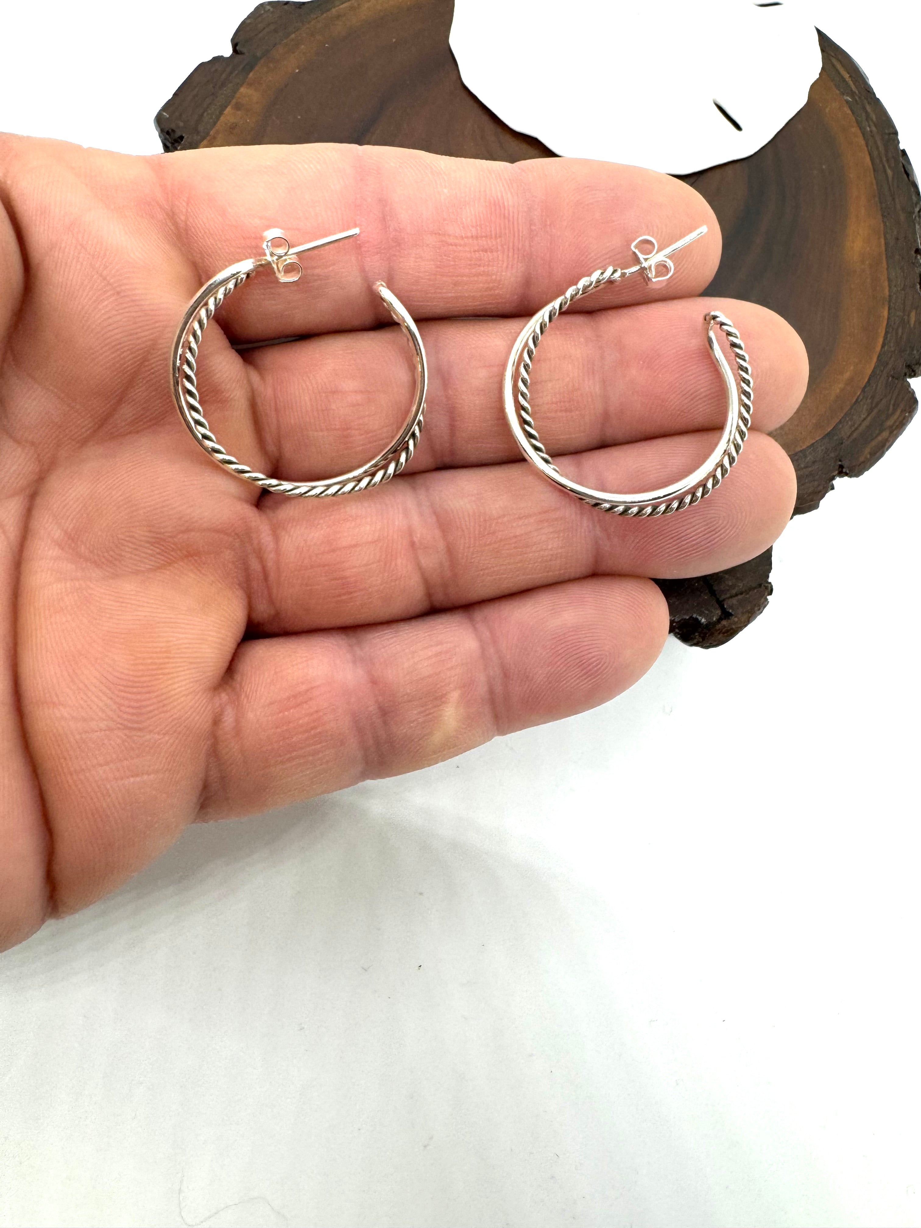 Timeless hoop, post earrings