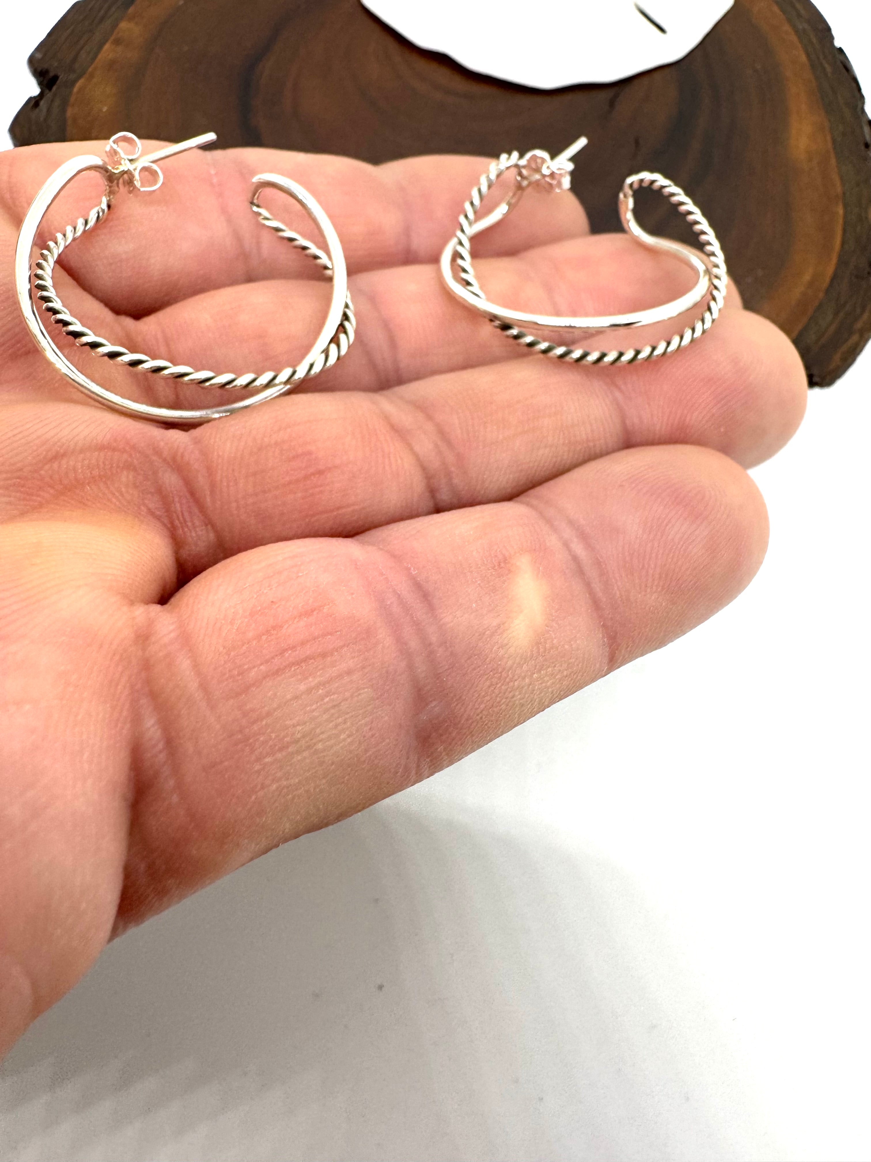 Timeless hoop, post earrings