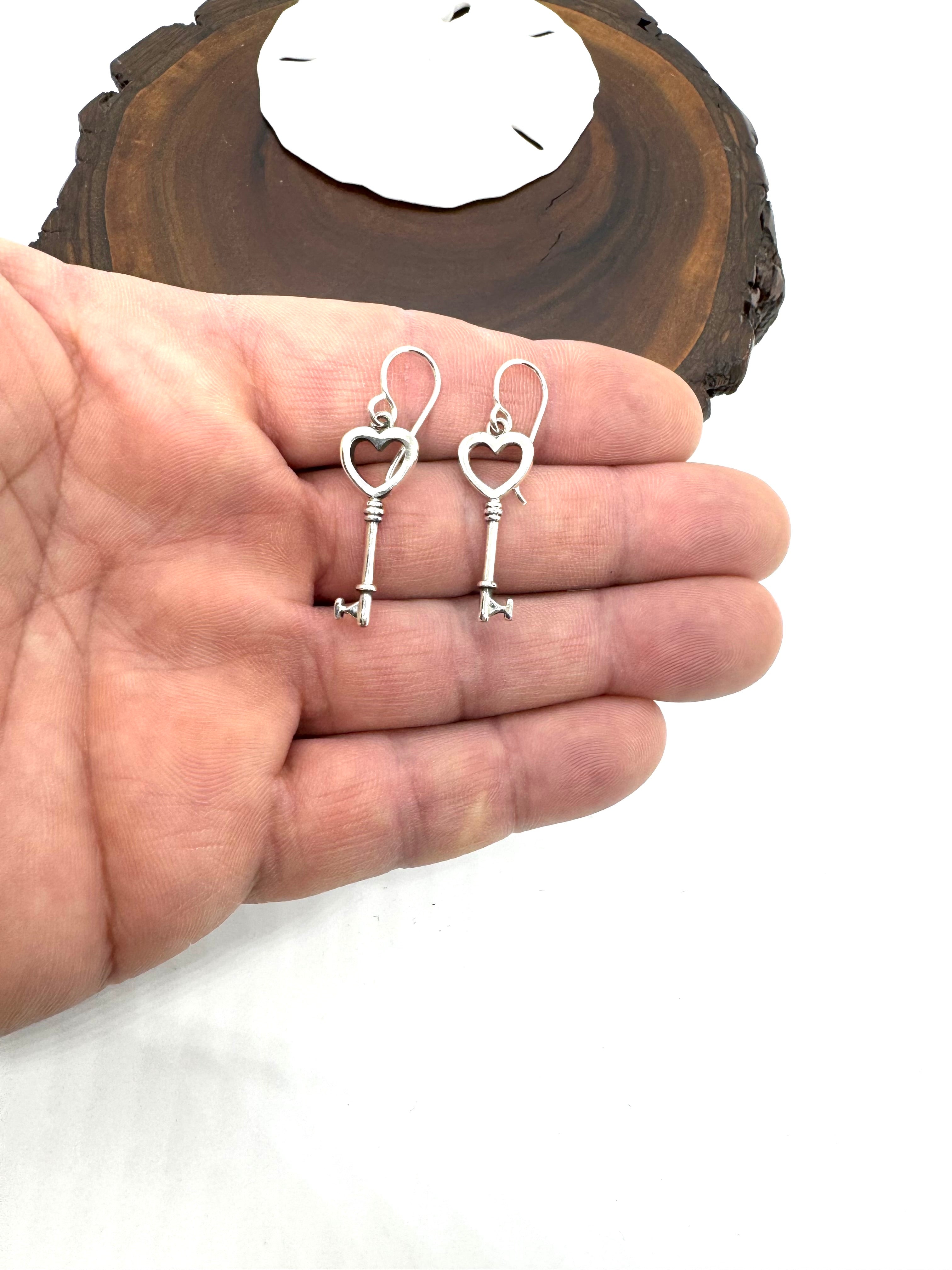 Key/love hanging earrings