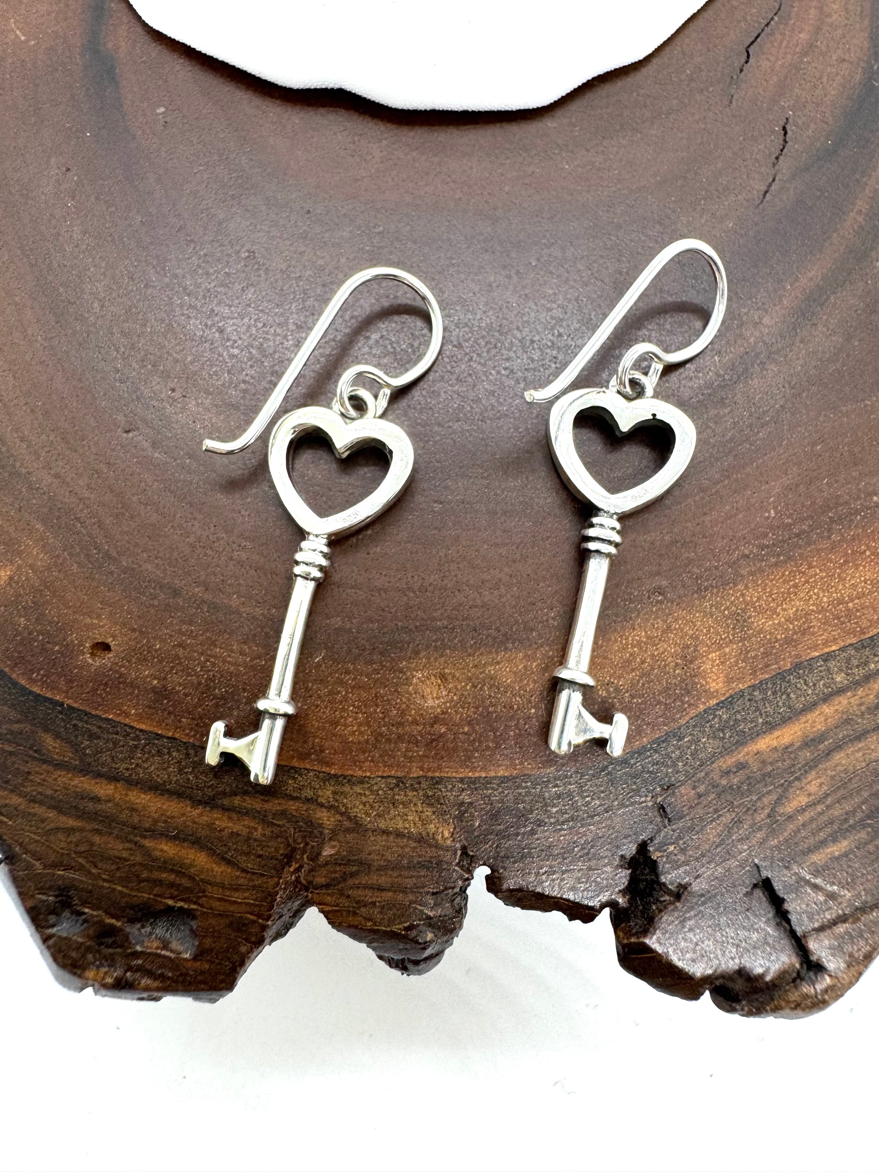 Key/love hanging earrings