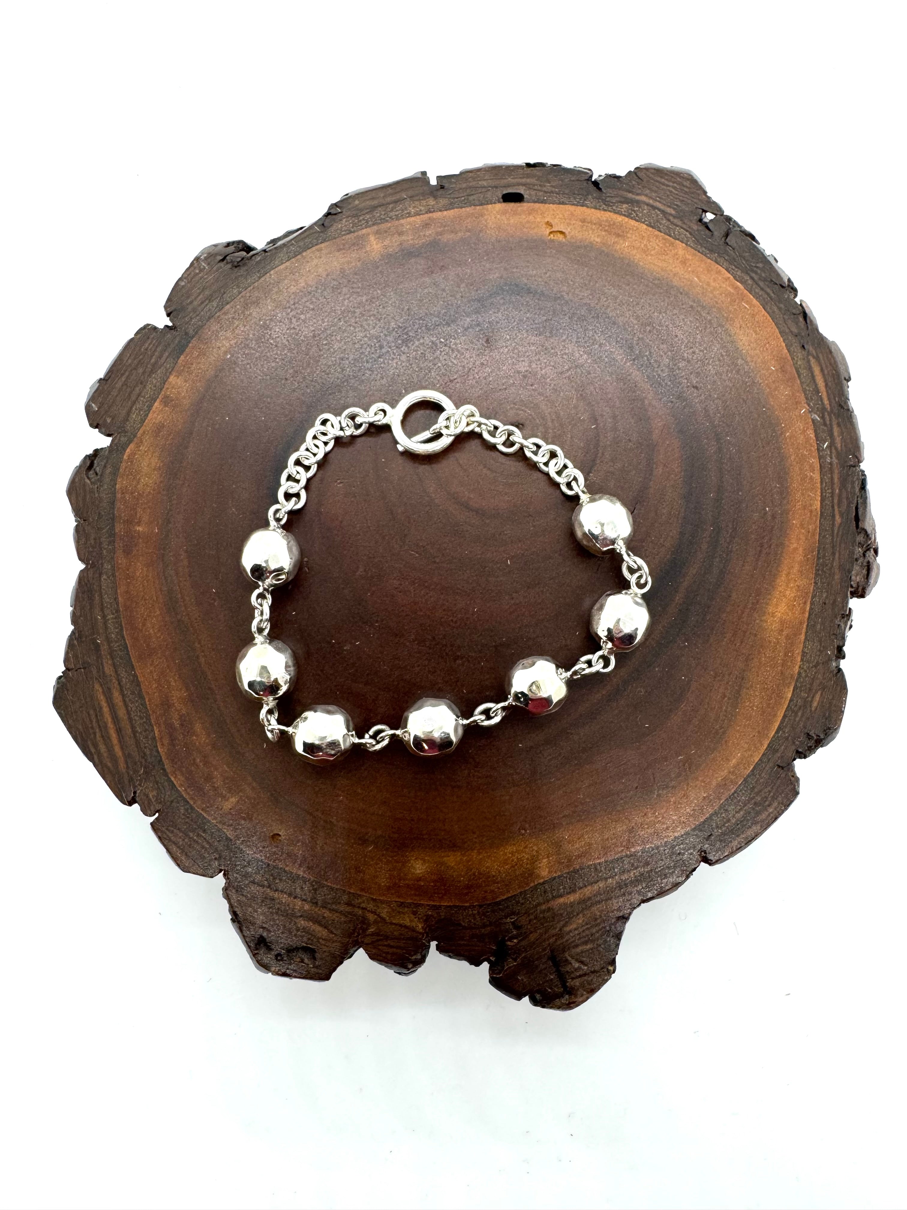 Hammered balls bracelet